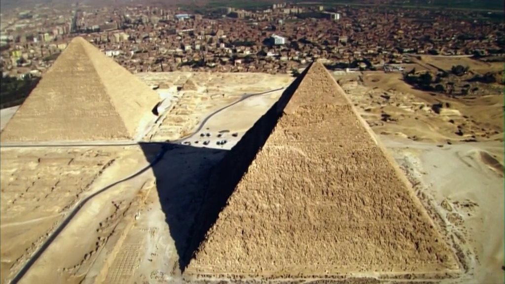 Как строили пирамиду хеопса. Стройка пирамиды Хеопса. Пирамида Хеопса мумии Египта. Постройка пирамиды Хеопса. Строительство пирамиды Хеопса в древнем Египте.