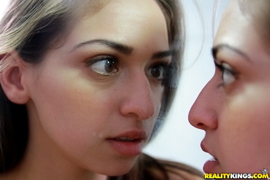 Esmi, Daisy Summers